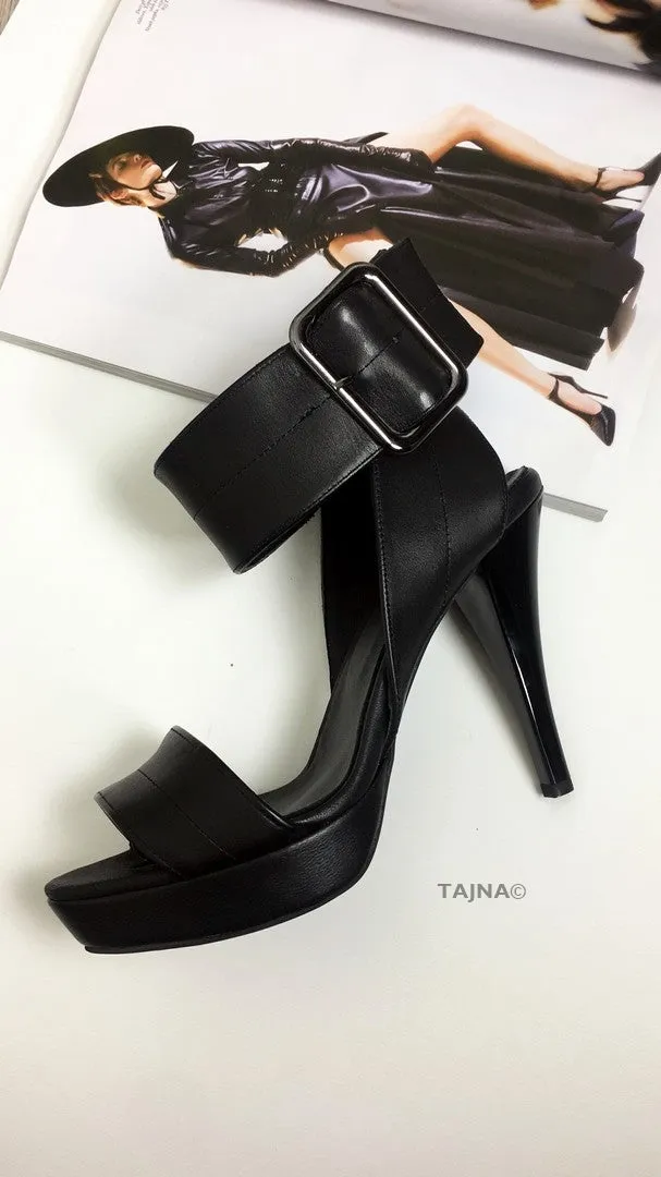 Black Bold Belted Heeled Shoes 13 cm